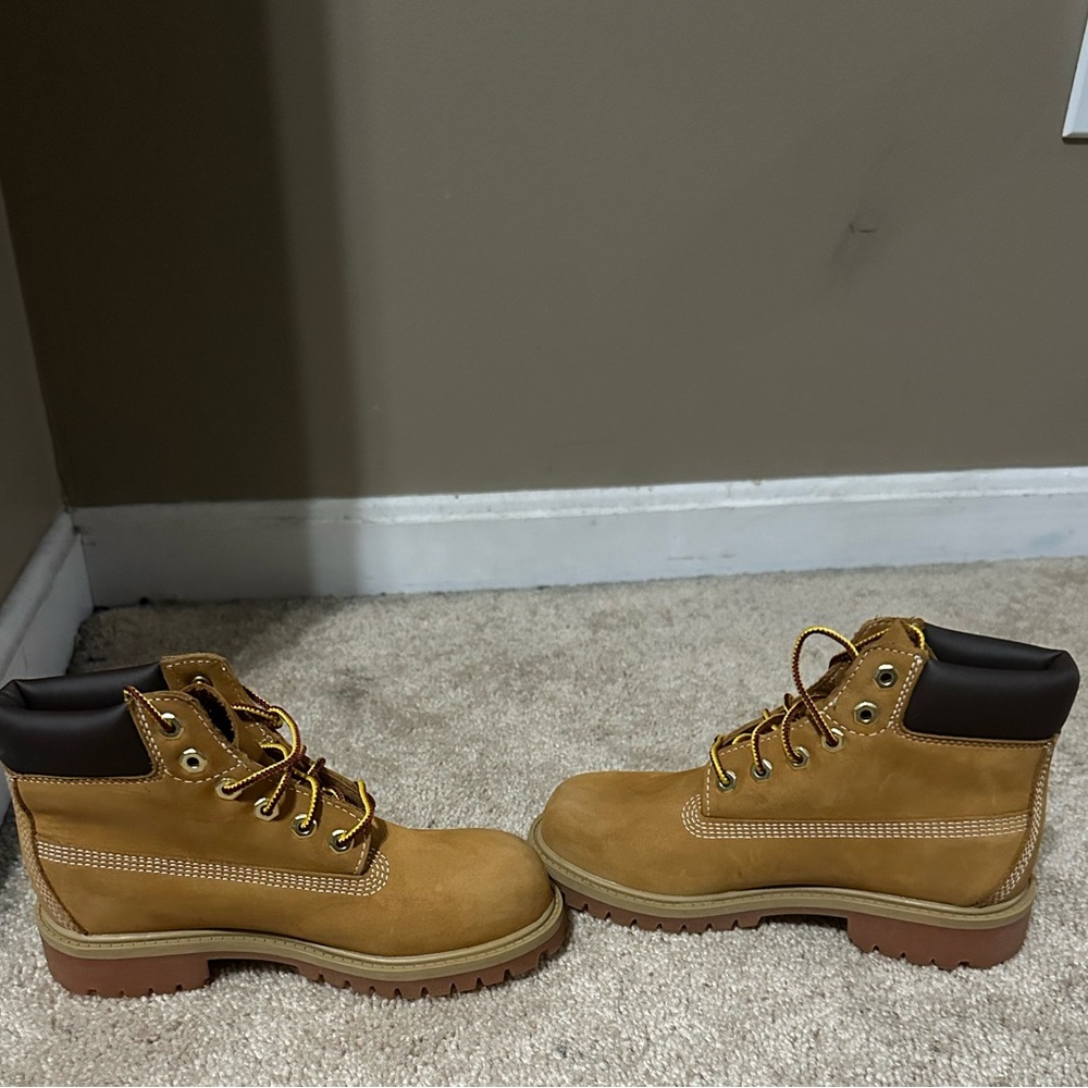 “Big Kid”-Size 4 Timberland Boots (Wheat) - Picture 2 of 9